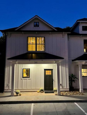 Charming Gainesville Townhome 1